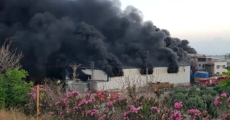 Arsuz’da antrepo yandı!