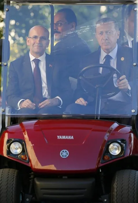 Golf arabasının direksiyonunda Erdoğan var