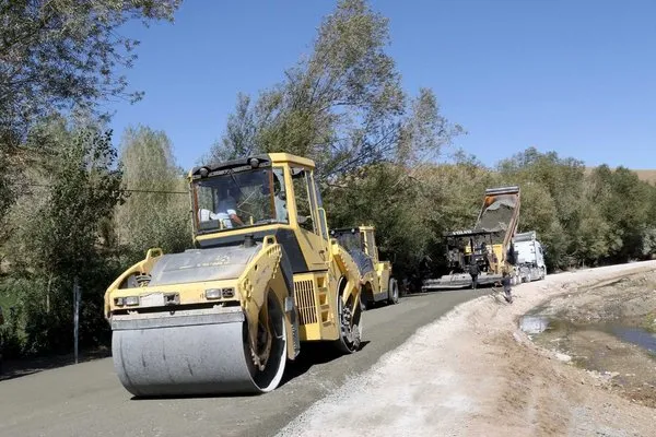 Saray’da 16 kilometrelik beton yol yapımı