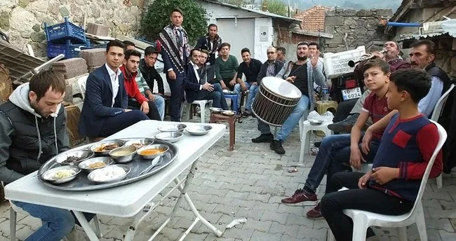 Burhaniye De Dugunlerde 9 Cesit Yemek Hazirlaniyor Egeli Sabah Haberleri