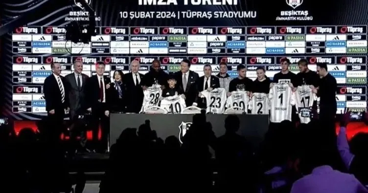 Beşiktaş’ta yeni transferler için imza töreni yapıldı