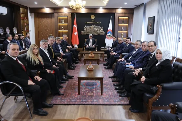 bakan-memisoglu-kayseride-mujdeyi-verdi-37-bin-saglik-calisani-alinacak-1742562828968.jpg