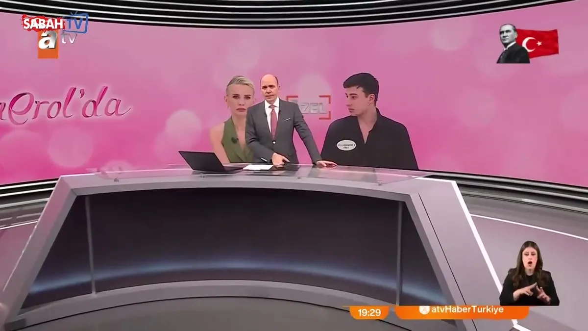 22 yıldır babası yüzünden kimliksiz yaşıyordu! Esra Erol’da babasına kavuştu! videosunu izle 22 yıldır babası yüzünden kimliksiz yaşıyordu! Esra Erol’da babasına kavuştu! videosunu izle