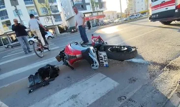 Aksaray'da servis minibüsü ile motosiklet çarpıştı: 1 ağır yaralı #aksaray