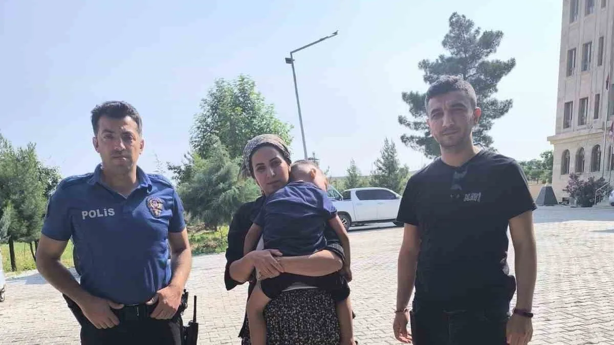 3 yaşındaki çocuk kayboldu: Sevindiren haber kısa süre içerisinde geldi! 3 yaşındaki çocuk kayboldu: Sevindiren haber kısa süre içerisinde geldi!
