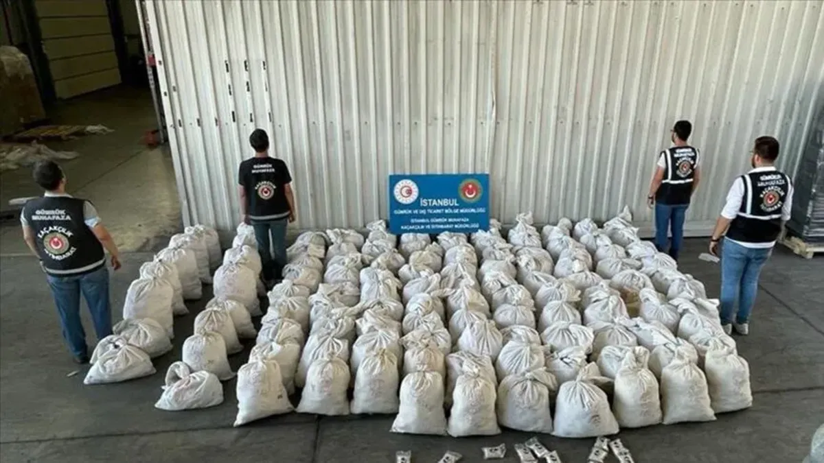 İstanbul’da dev uyuşturucu operasyonu! Ambarlı Limanı’nda 3 ton Pregabalin ele geçirildi İstanbul’da dev uyuşturucu operasyonu! Ambarlı Limanı’nda 3 ton Pregabalin ele geçirildi