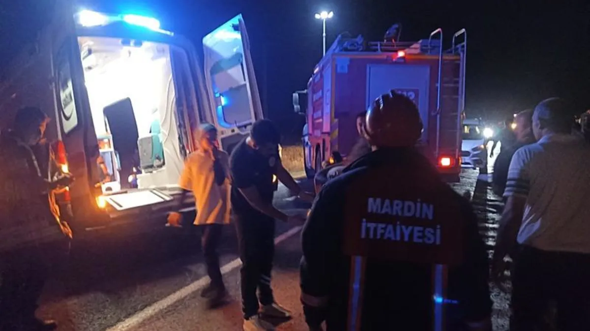 Mardin’de minibüs ile kamyonet çarpıştı: 7 yaralı Mardin’de minibüs ile kamyonet çarpıştı: 7 yaralı