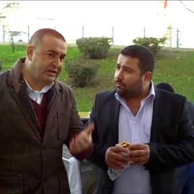 Şafak Sezer’in rol arkadaşı, Kolpaçino’nun galerici Şahin’iydi! Oyuncu Serkan Şengül 50 kilo vererek bambaşka biri oldu! Serkan’ın içinden Serkan çıktı