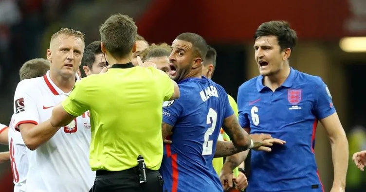 Polonya - İngiltere maçında Kyle Walker’a ırkçı saldırı iddiası! Saha bir anda karıştı…