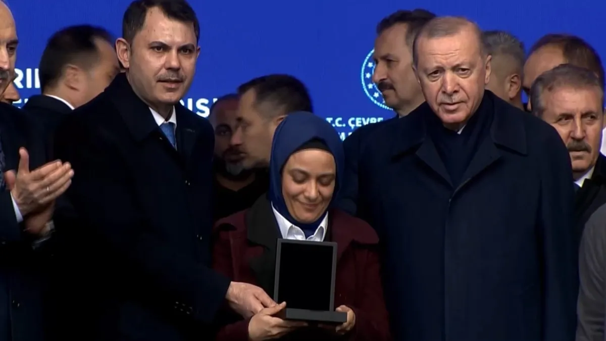 Tamamlanan afet konutları için özel film! Bakan Kurum: Bu başarı hikayesini sonuna kadar izlemek isteyeceksiniz!