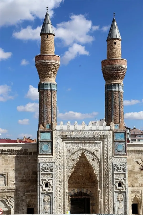 'Mavi Medrese'de son rötuşlar