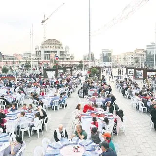 Bu sofrayla çok güzelsin Türkiye