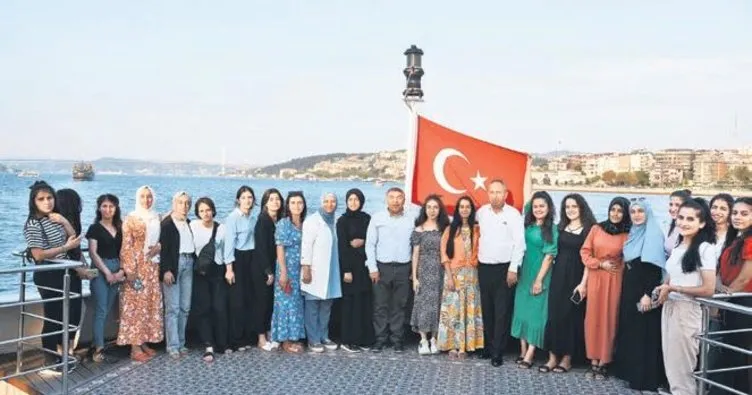 Hakkârili öğrencilerden İstanbul turu