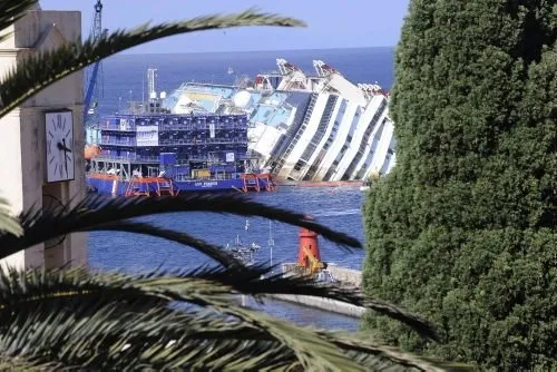 Costa Concordia ayağa kaldırıldı