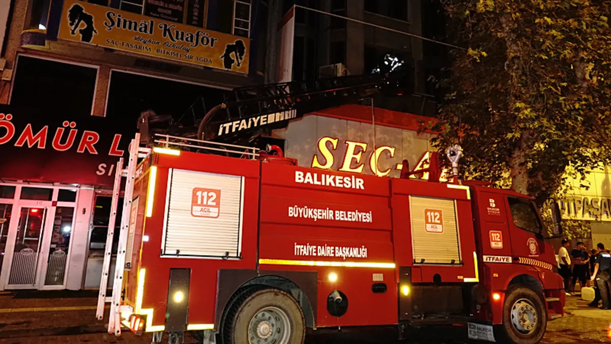 Balıkesir’de iş yerinin deposunda yangın Balıkesir’de iş yerinin deposunda yangın