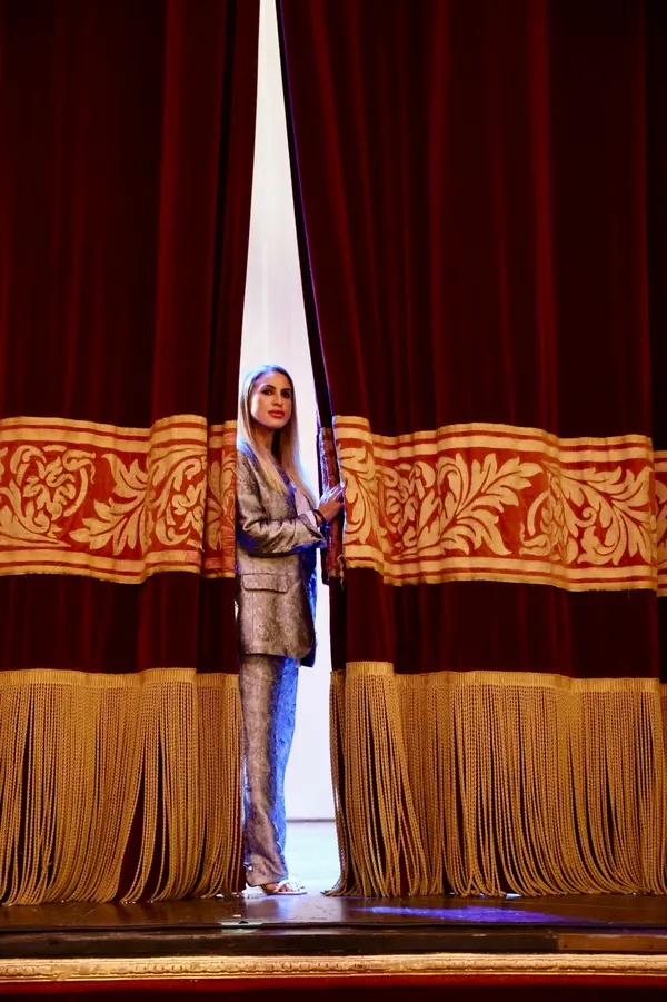 katarin-dunyaca-unlu-sanatcisi-dana-al-fardan-kusadasinda-konser-verecek-1720002567202.jpg