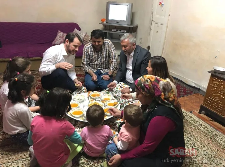 Hazine ve Maliye Bakanı Berat Albayrak iftarda o ailenin misafiri oldu