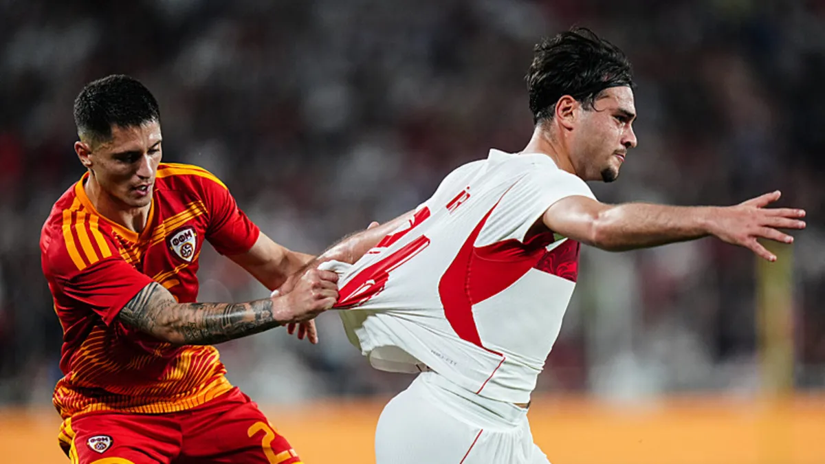A Milli Futbol Takımı oyuncuları antrenman sırasında