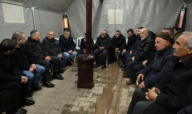 baskan-erdogandan-sehit-ailesine-taziye-telefonu-1767214630204.jpg Başkan Erdoğan'dan şehit ailesine taziye telefonu