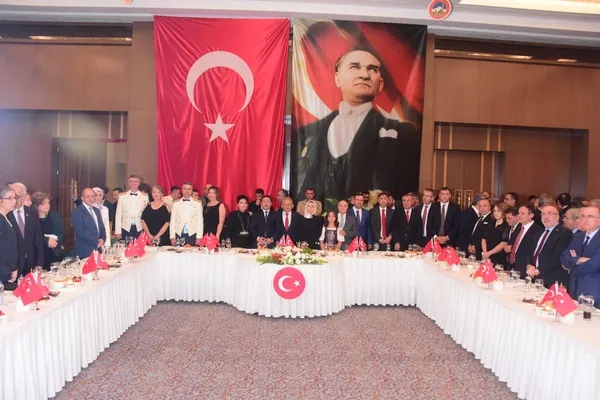 kayseri-valiliginden-30-agustos-zafer-bayrami-resepsiyonu-1661893989480.jpeg