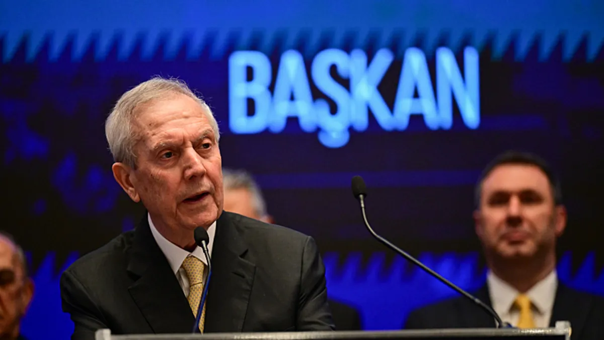 Aziz Yıldırım: “Fenerbahçe’deki bu başarısızlığı önlemek istiyoruz” Aziz Yıldırım: “Fenerbahçe’deki bu başarısızlığı önlemek istiyoruz”