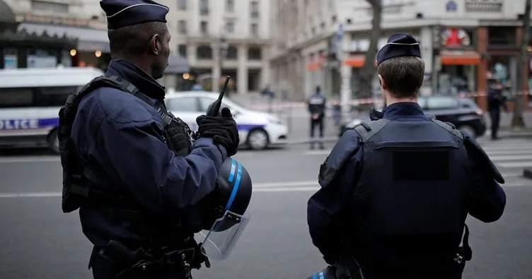 Paris’te anneye polis merkezinde emzirme izni verilmediği iddiası