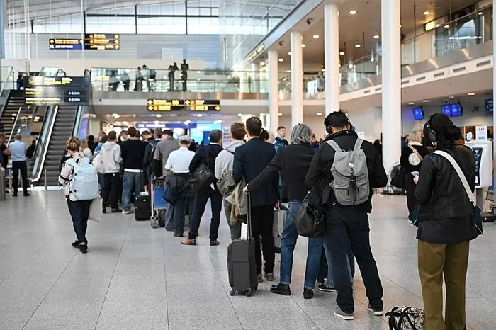 Kuzey Avrupa’da dron kaosu: Oslo ve Kopenhag havalimanları felç oldu