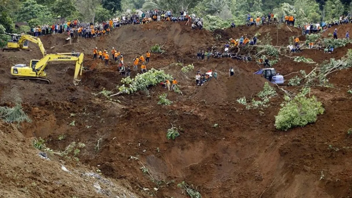 Endonezya’da toprak kaymasının neden olduğu can kaybı artıyor: 23 ölü Endonezya’da toprak kaymasının neden olduğu can kaybı artıyor: 23 ölü