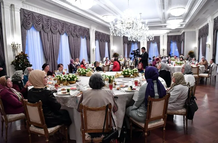 Emine Erdoğan, Cumhurbaşkanlığı Külliyesi’nde huzurevi sakinleri iftarda bir araya geldi.