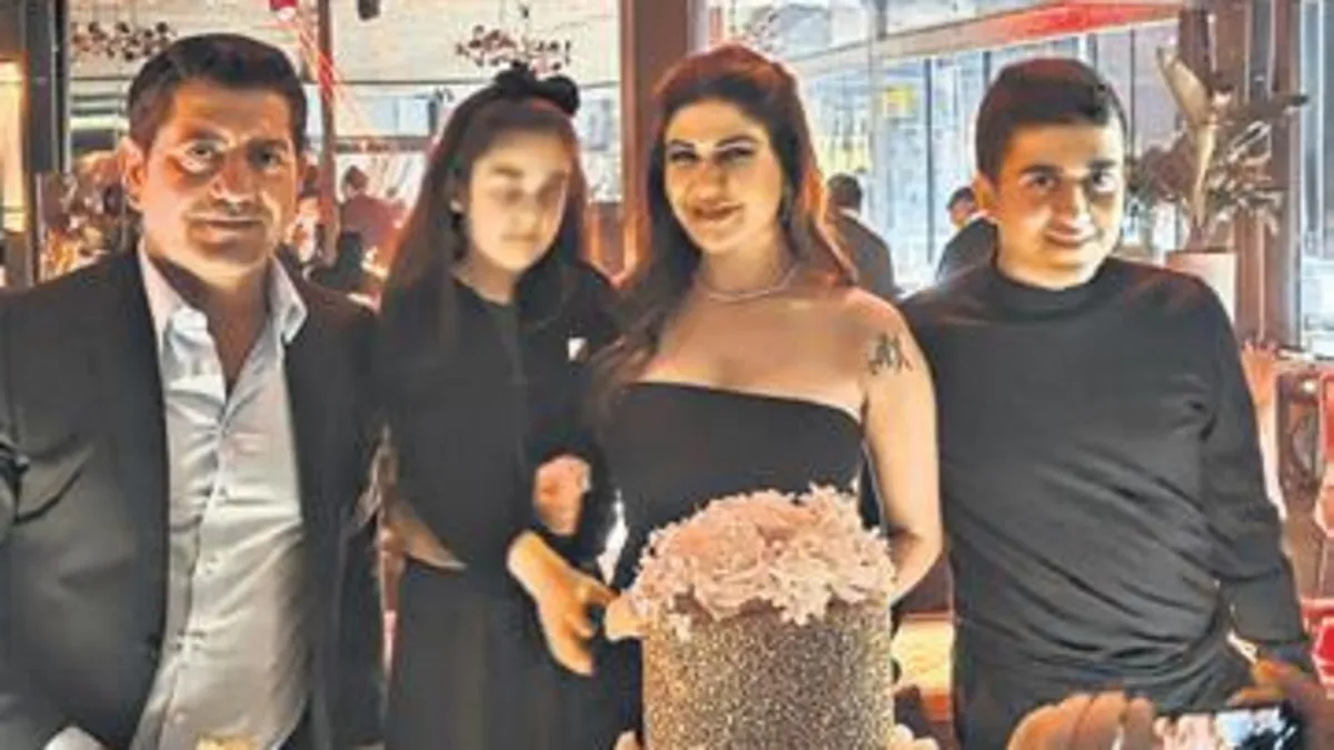 Yaş gününü dostlarıyla kutladı