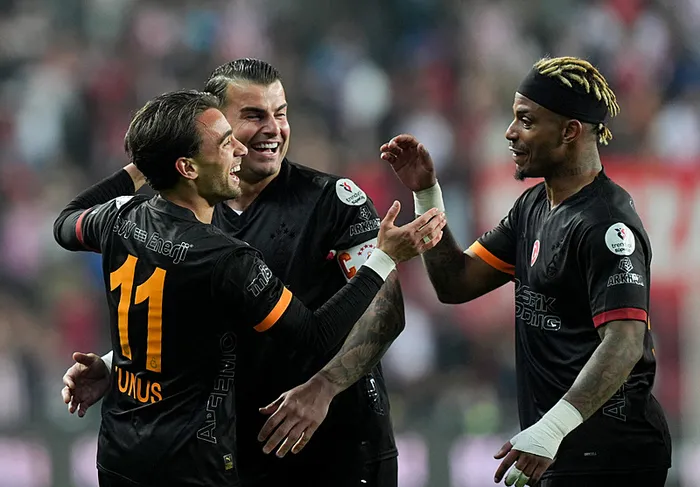canli-super-ligde-samsunspor-galatasaray-maci-kazanirsa-sampiyon-1777742586862.jpeg