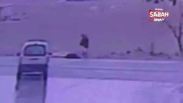 Çankırı'da kamyonetin dorse kapağı yoldaki kadına böyle çarptı