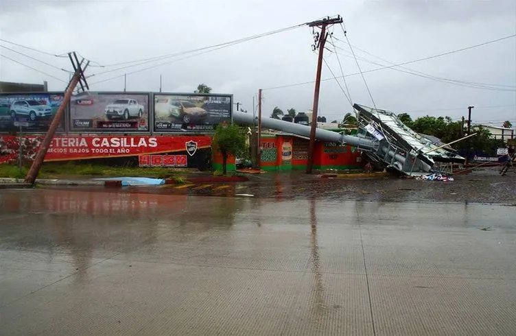 Kasırga vurdu, marketler yağmalandı
