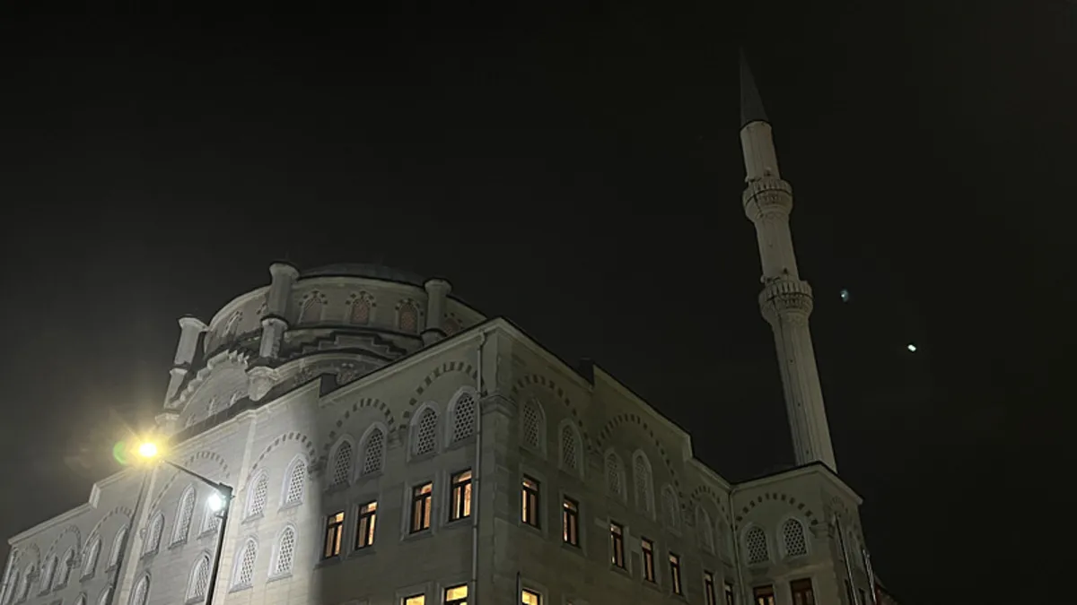 Başakşehir’de esrarengiz ölüm: Yaşlı adam cami tuvaletinde ölü bulundu! Başakşehir’de esrarengiz ölüm: Yaşlı adam cami tuvaletinde ölü bulundu!