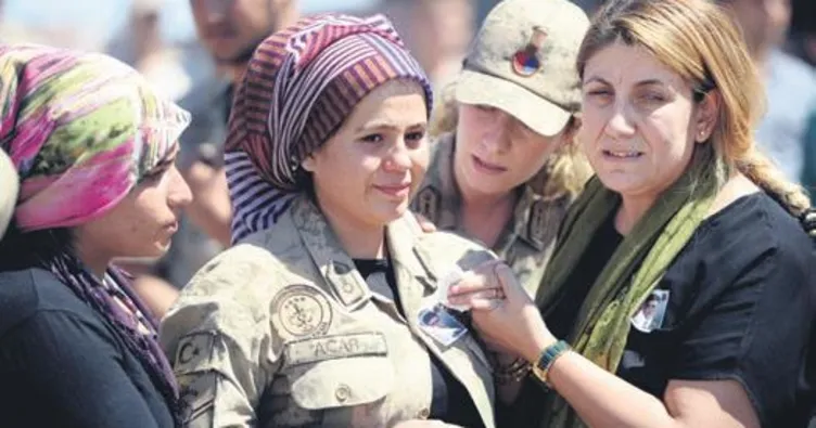 Ağıtlar üç dilde yakıldı