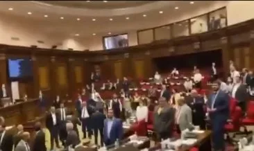 Ermenistan Parlamentosunda tekmeli yumruklu kavga: Basına görüntü alma yasağı