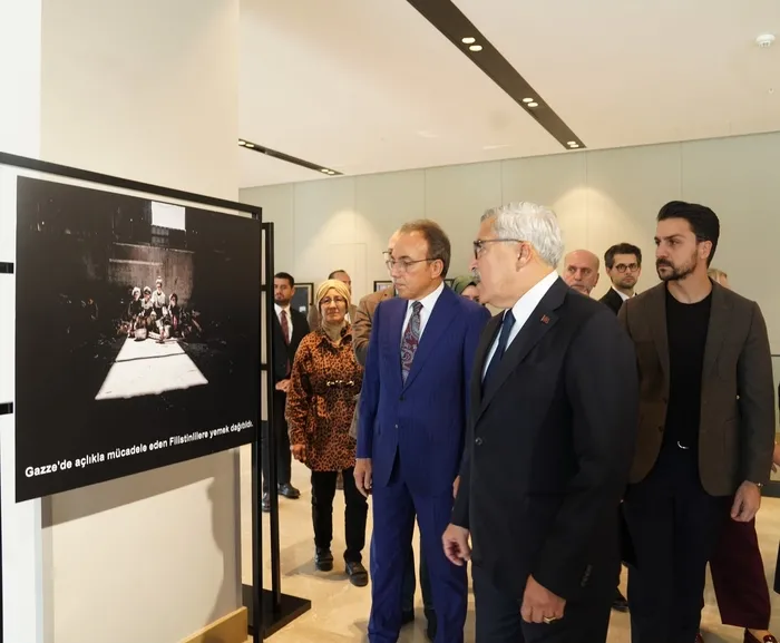ak-partide-gazze-vicdanin-sahitligi-fotograf-sergisi-acildi-huseyin-yayman-katil-netanyahunun-yargilanmasi-sar-1791526880276.jpg