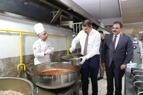 Vali Ayhan, Başkan Canpolat'a hizmetleri için teşekkür etti