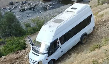 Bingöl'de minibüs şarampole devrildi: 7 kişi yaralandı #bingol