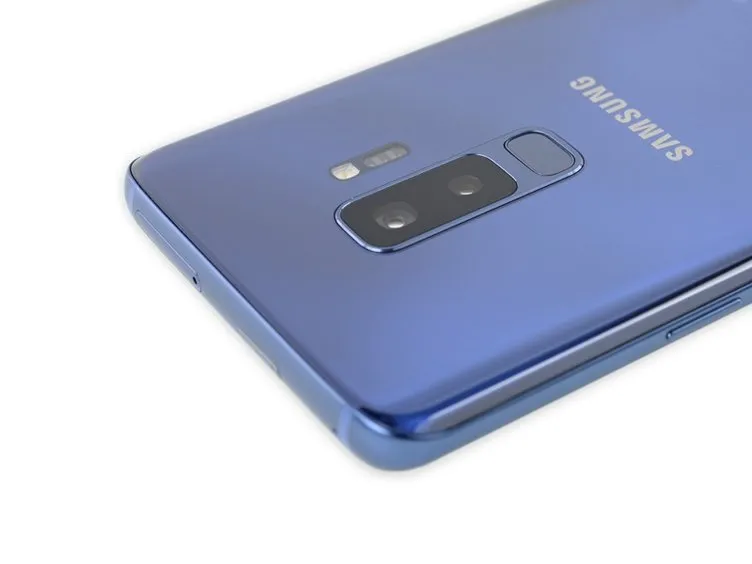 Samsung Galaxy S9+’ı parçalarına ayırdılar!