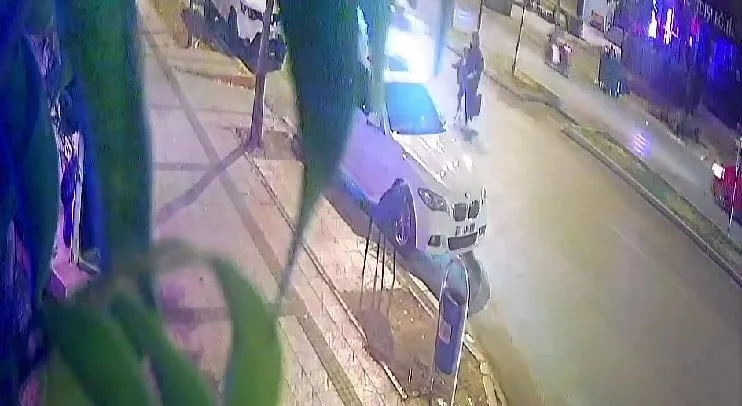 Talihsiz anne ve çocuğu: İlk araba çarptı, diğeri ezdi!