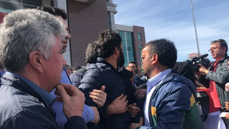 Üniversitede öldürülen görevlilerin için tören düzenlendi