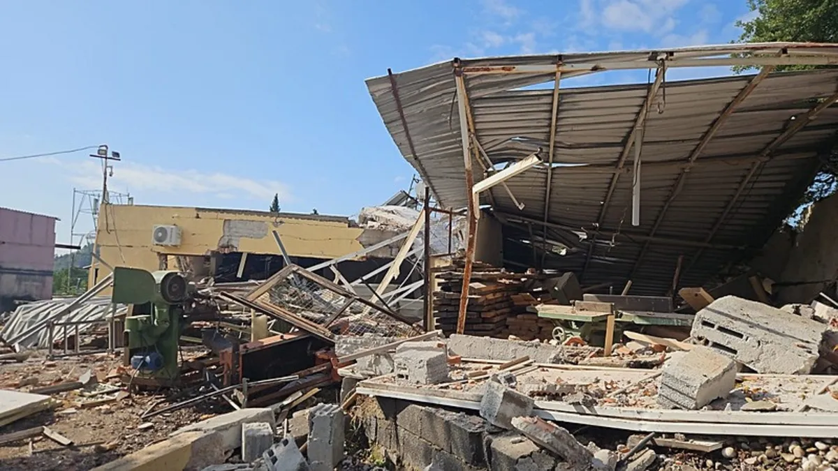 SON DAKİKA | İzmir'de patlama! Ev yıkıldı yaralılar var SON DAKİKA | İzmir'de patlama! Ev yıkıldı yaralılar var