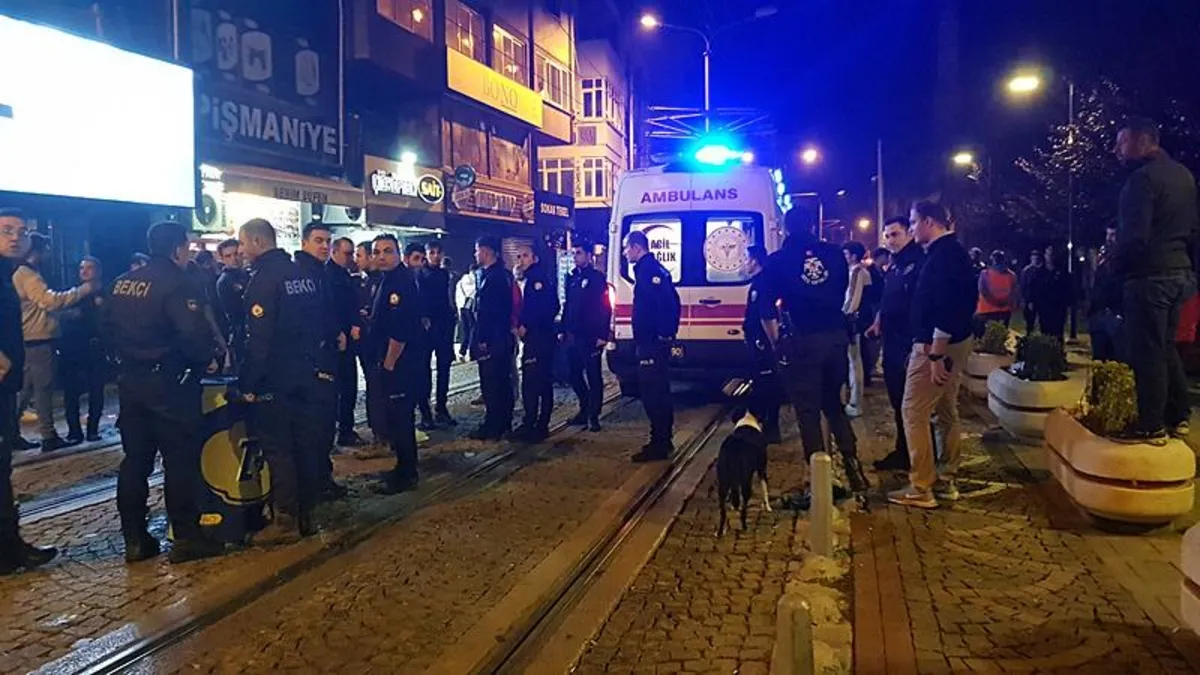 Kocaeli’de eğlence mekanına silahlı saldırı: 4 yaralı Kocaeli’de eğlence mekanına silahlı saldırı: 4 yaralı