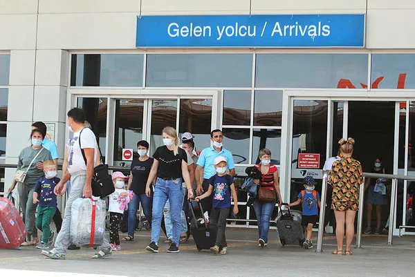 turkiyenin-rekor-duzeyde-asilama-yapmasi-ruslari-geri-getirdi-1624073168492.jpg Türkiye'nin aşı seferberliği Rusları geri getirdi! Turizmde hareketlilik başladı - 2