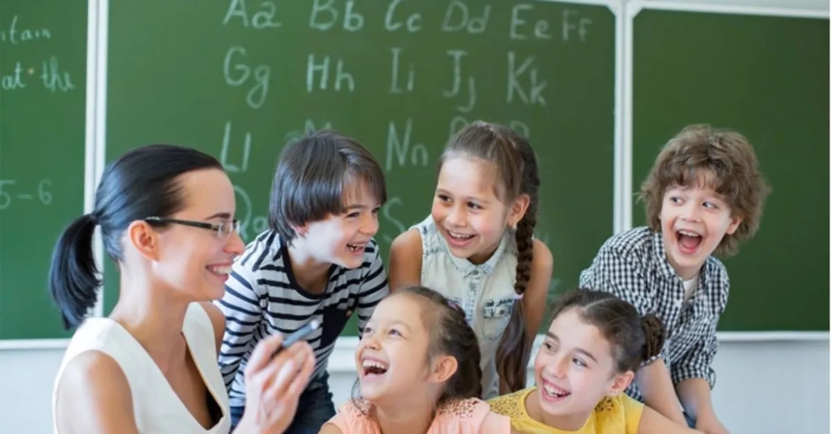 en guzel ogretmenler gunu siirleri kisa ve uzun secenekli 2 3 4 5 kitalik duygusal etkileyici yeni ve anlamli ogretmenler gunu siir secenekleri ile okul oncesi ilkokul ve lise icin 24 kasim