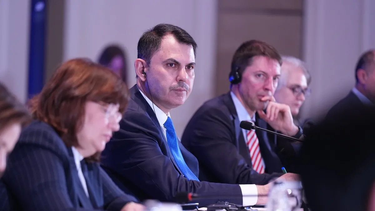 Bakan Kurum’dan “Huzur adası Türkiye” vurgusuyla COP31 mesajı Bakan Kurum’dan “Huzur adası Türkiye” vurgusuyla COP31 mesajı