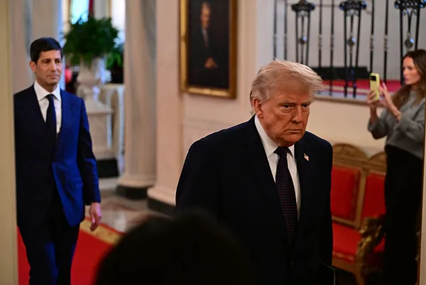 kevin-warsh-resmen-fed-baskani-oldu-trump-yakinda-faiz-oranlari-dusecek-1779518867924.jpg