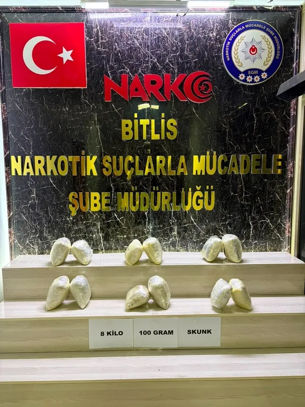 polisin-durdurdugu-aracta-8-kilo-100-gram-skunk-ele-gecirildi-1785144373830.jpg