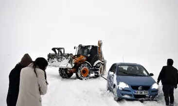 Van’da yoğun kar yağışı: 3 öğretmeni karla mücadele ekipleri kurtardı!